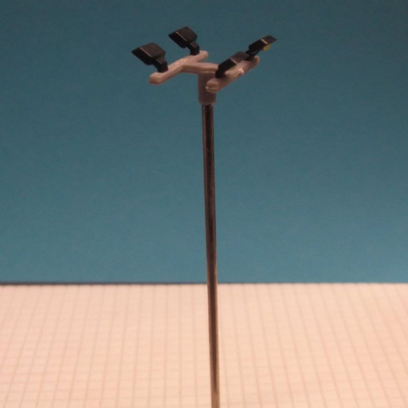 05 - Modern Yard/Floodlight